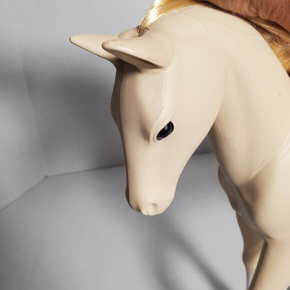 Our Generation Plastic Horse Figurine‎ Toy– Cream/Palomino with Blonde Mane 12" - Picture 14 of 16